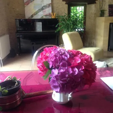 Ma Maison De Couture Frühstückspension Urval